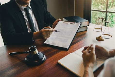 Your Guide to Hiring an Immigration Lawyer for Green Card.